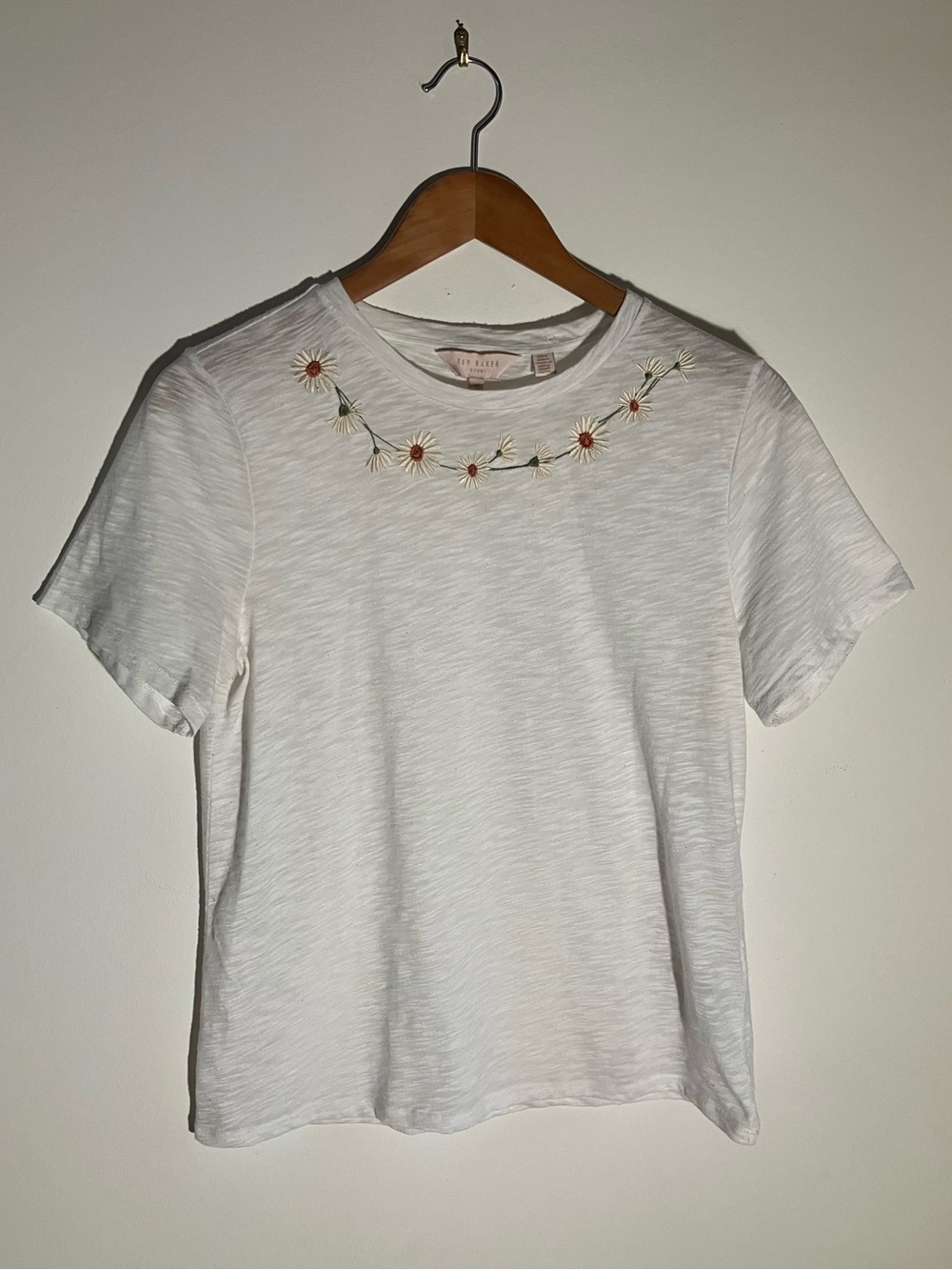 Ted Baker London Women’s Crew Neck Shirt Whimsy Floral Embroidery. Size 3 (S/M)